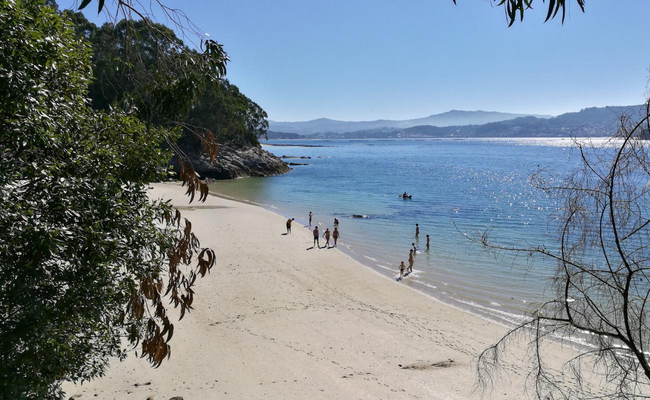 Photo de Praia Ouriceira avec sable blanc de surface