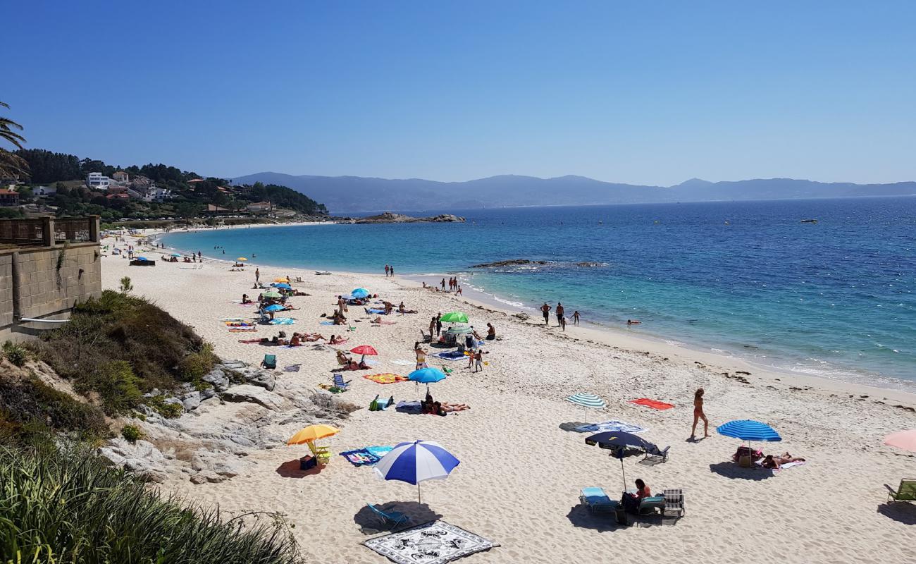 Photo de Praia de Areas avec sable fin blanc de surface