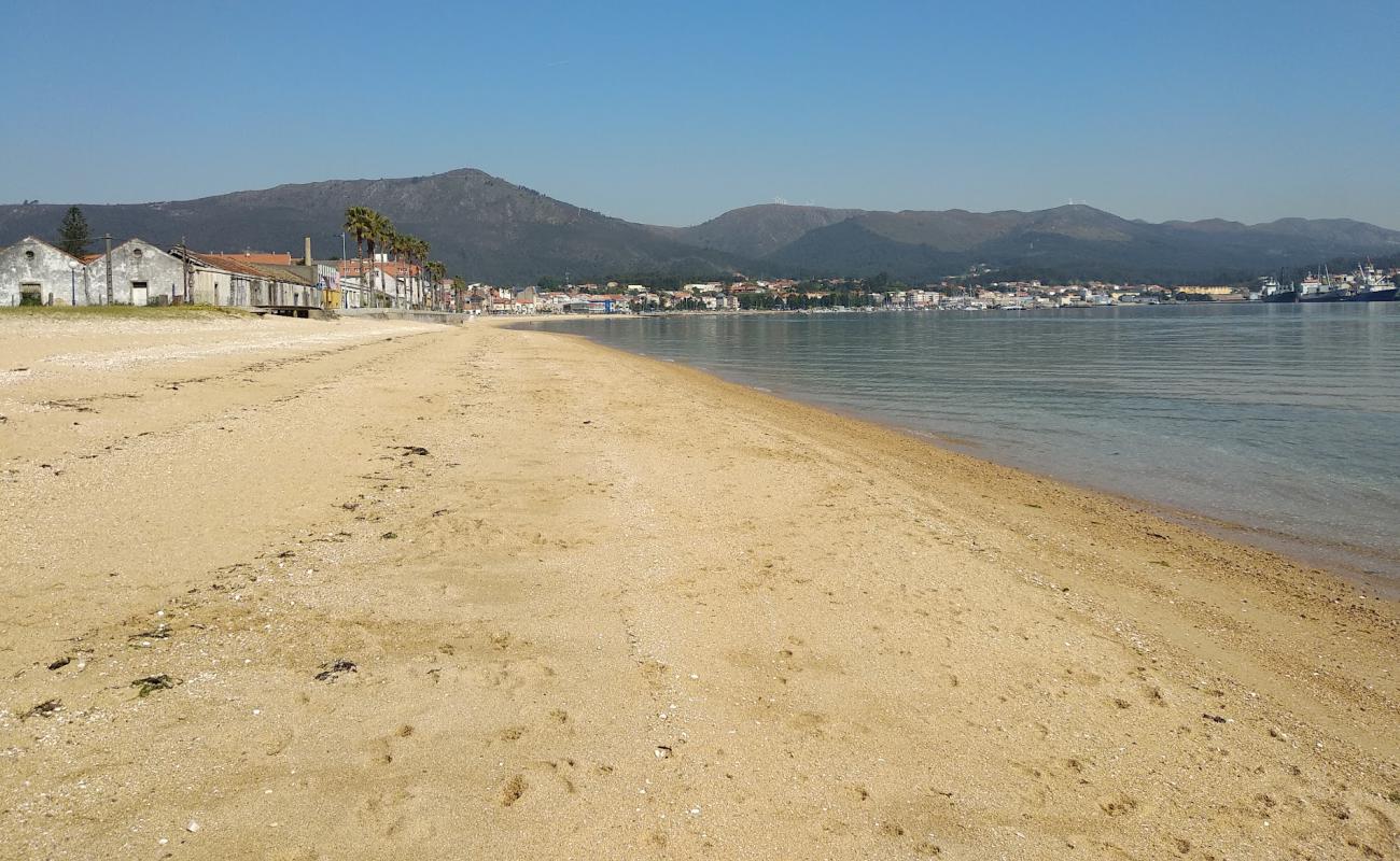 Photo de Areal beach avec sable lumineux de surface