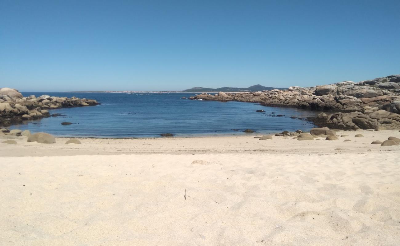 Photo de Area Basta beach avec sable blanc de surface