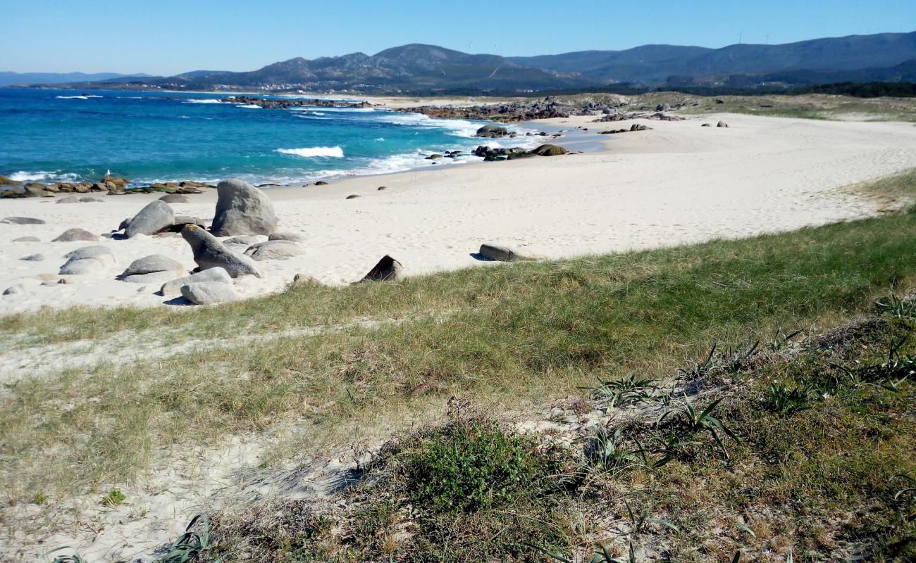 Photo de Basonas beach avec sable blanc de surface