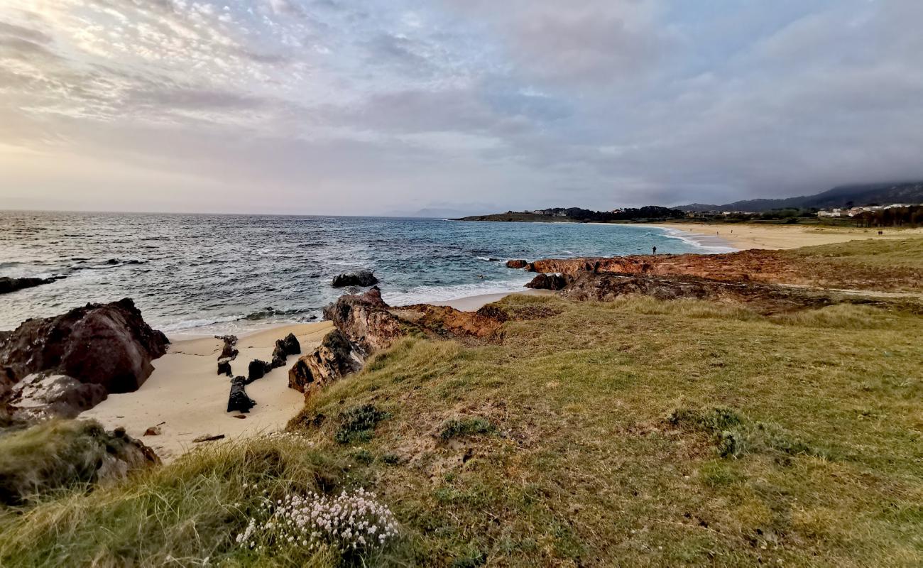 Photo de Praia das Furnas avec sable beige fin de surface