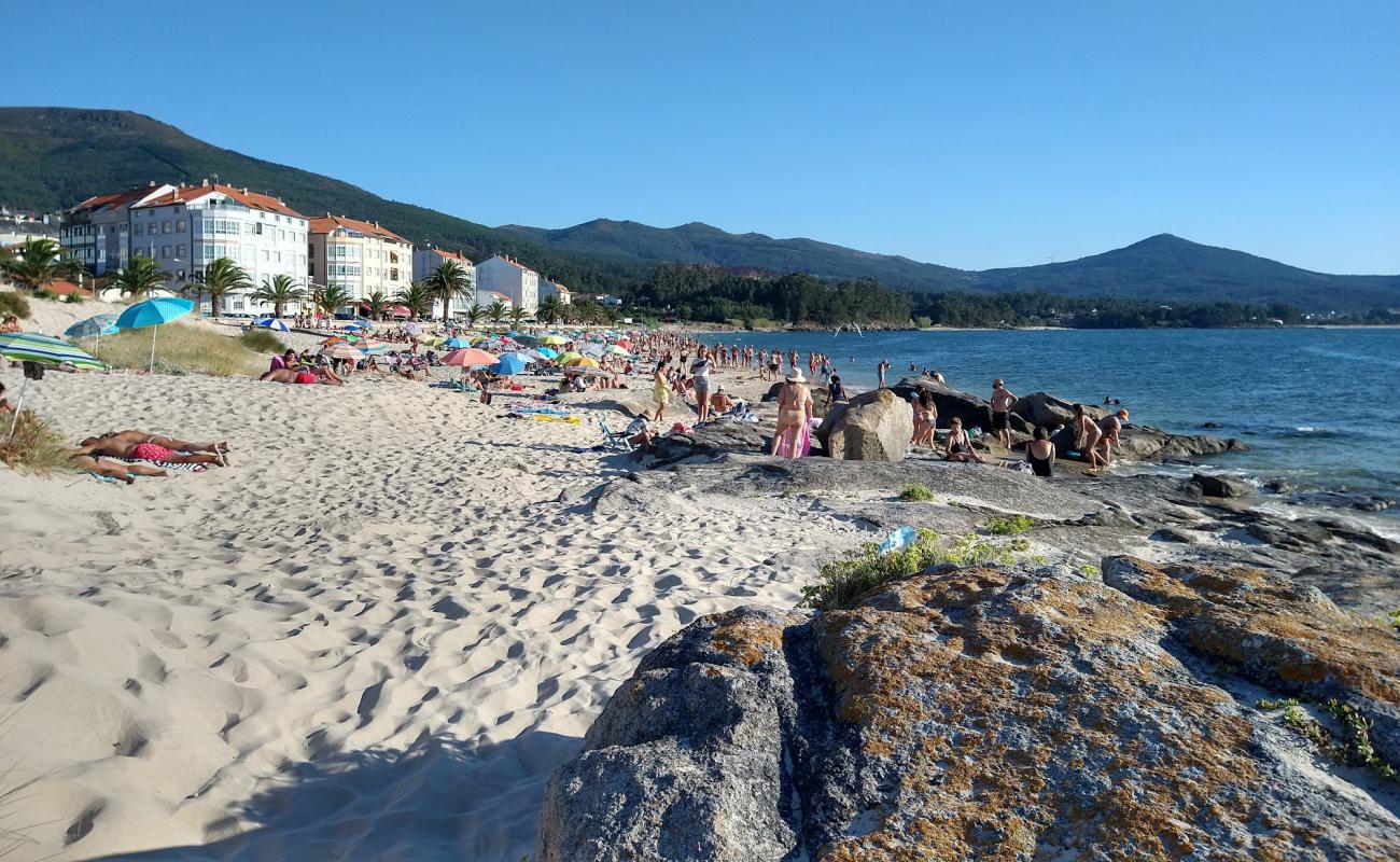 Photo de Coira beach avec sable fin blanc de surface