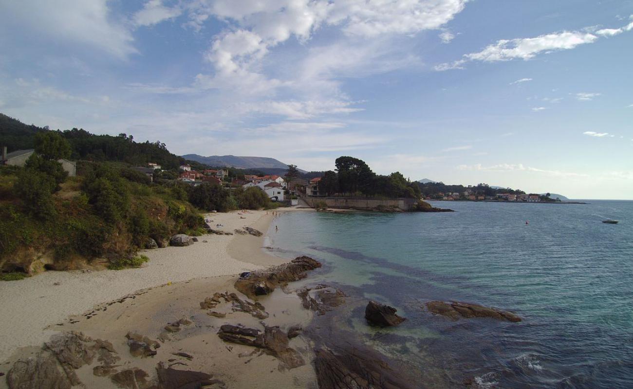 Photo de Boa Pequena beach avec sable blanc de surface