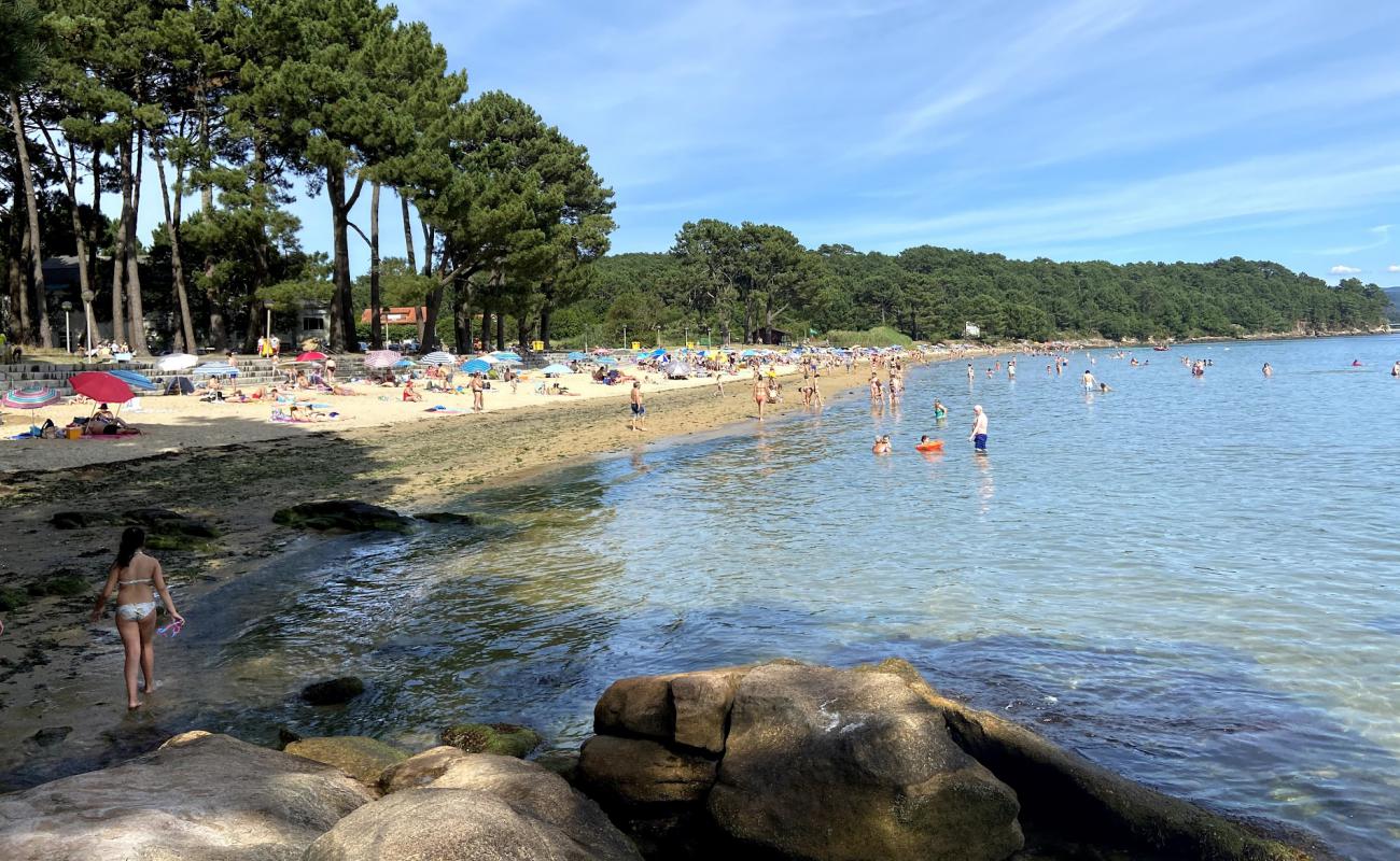 Photo de Praia de Brona avec sable blanc de surface