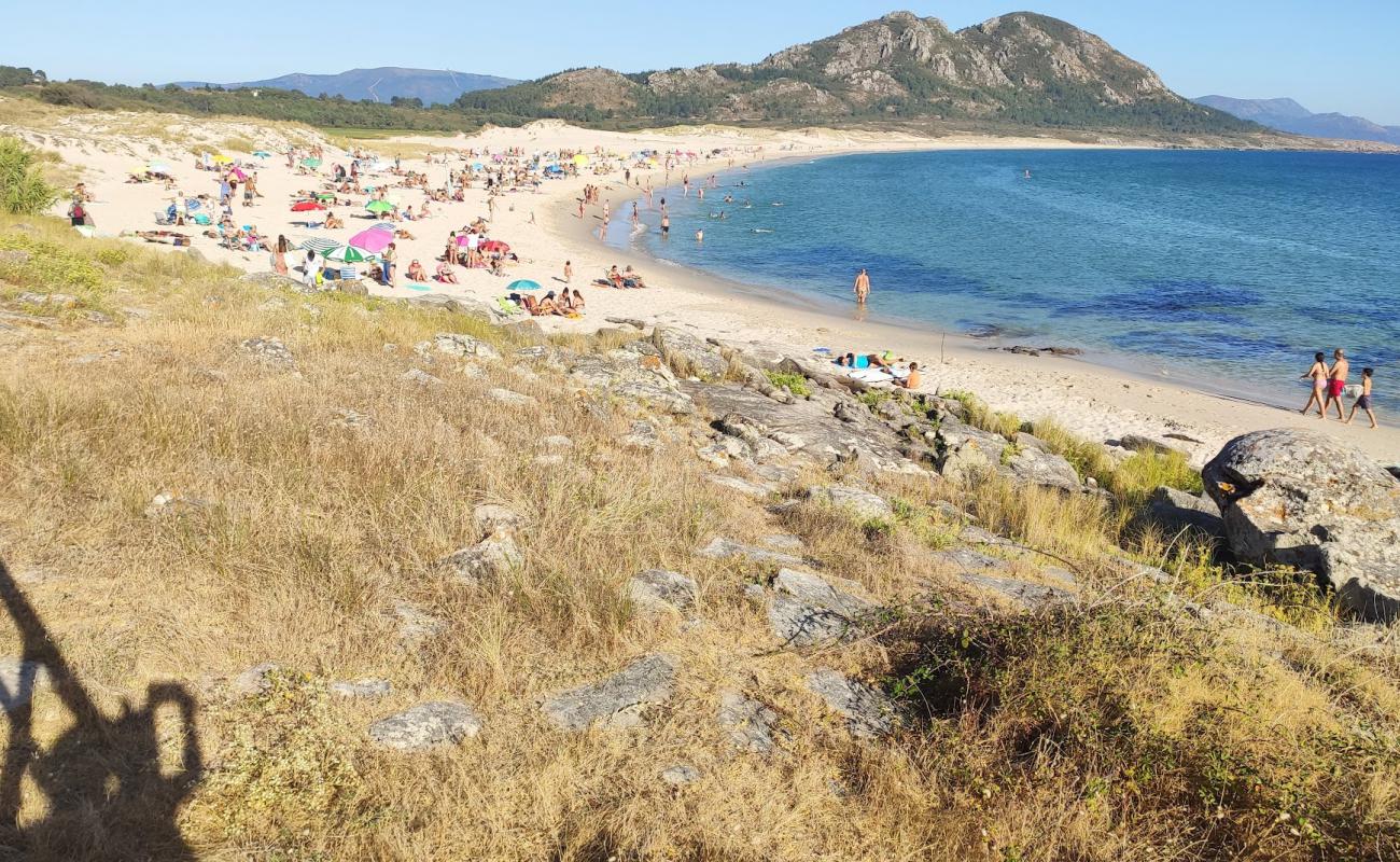 Photo de Praia de Larino avec sable fin blanc de surface