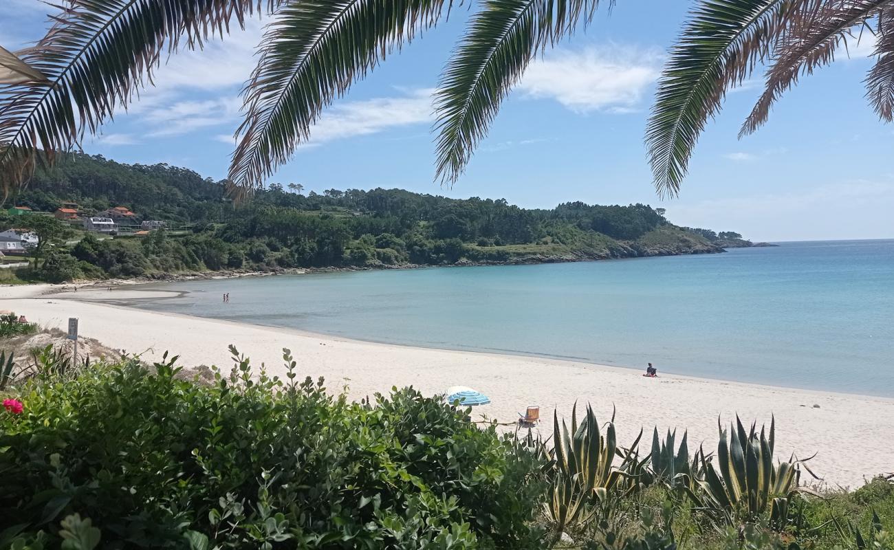 Photo de Praia de Estorde avec sable fin blanc de surface