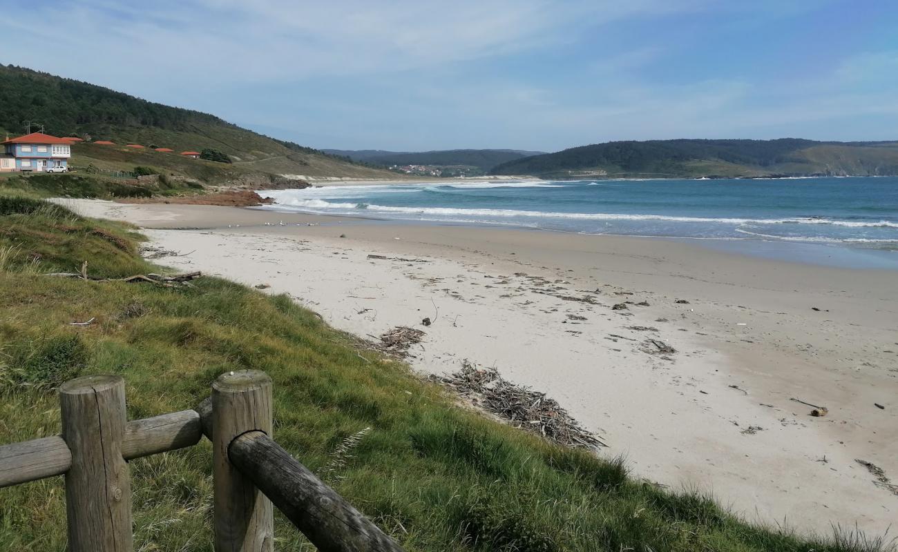 Photo de Praia de Merexo avec sable blanc de surface