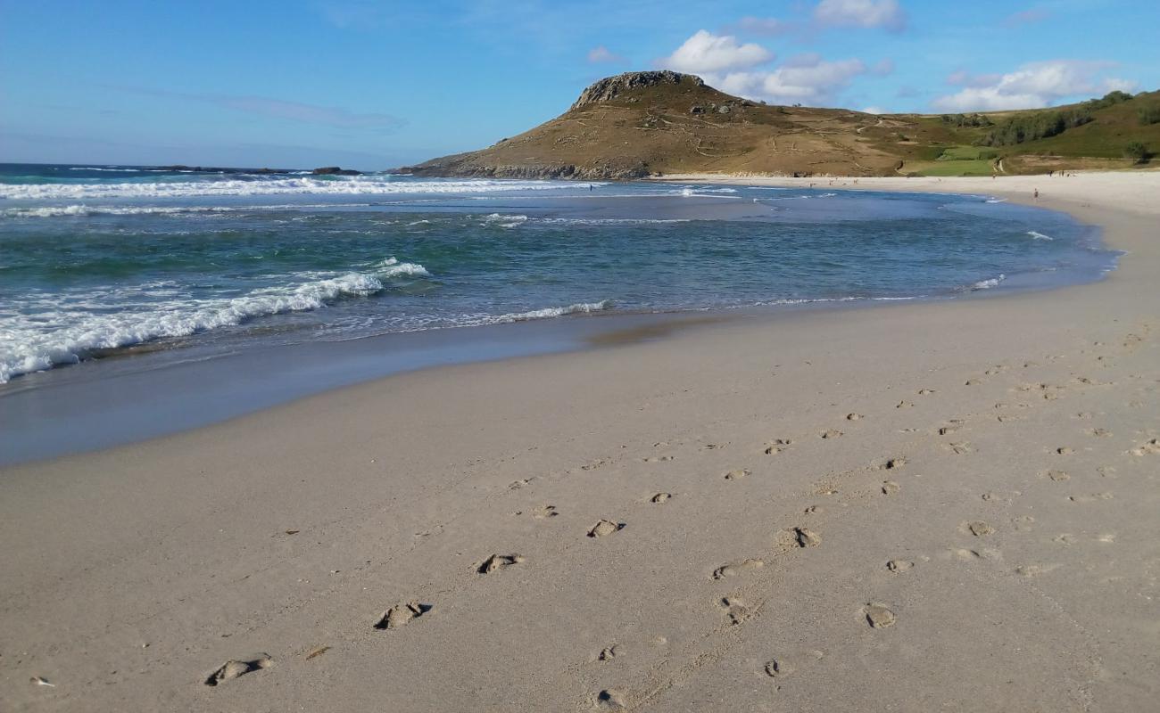 Photo de Praia de Soesto avec sable fin blanc de surface