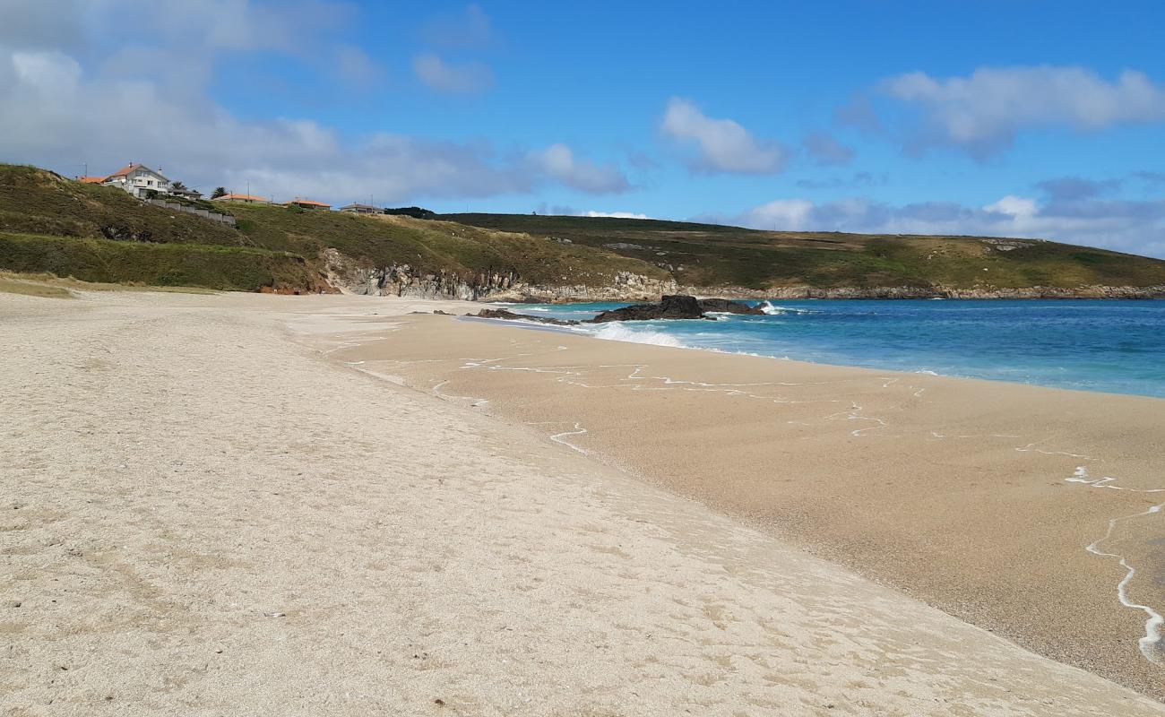 Photo de Playa de Seiruga avec sable blanc de surface