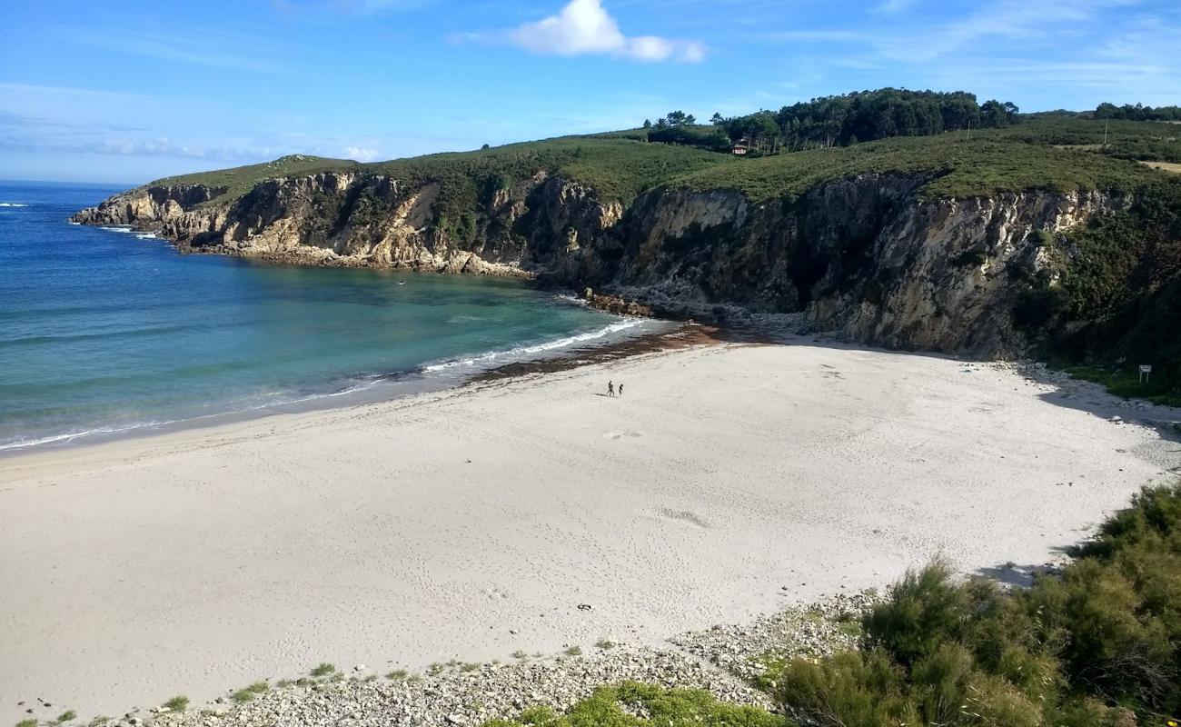 Photo de Praia de Beo avec sable blanc de surface