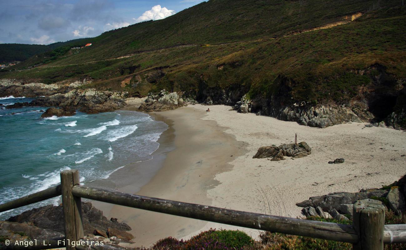 Photo de Playa de Arnela avec sable blanc de surface