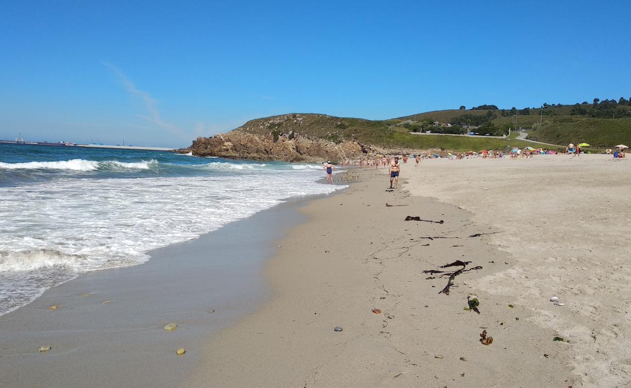 Photo de Praia de Valcobo avec sable blanc de surface