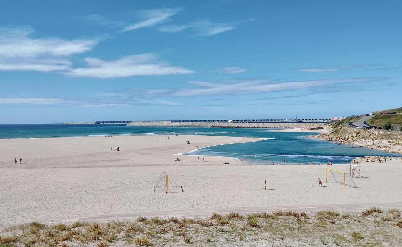 Photo de Praia de Sabon avec sable blanc de surface