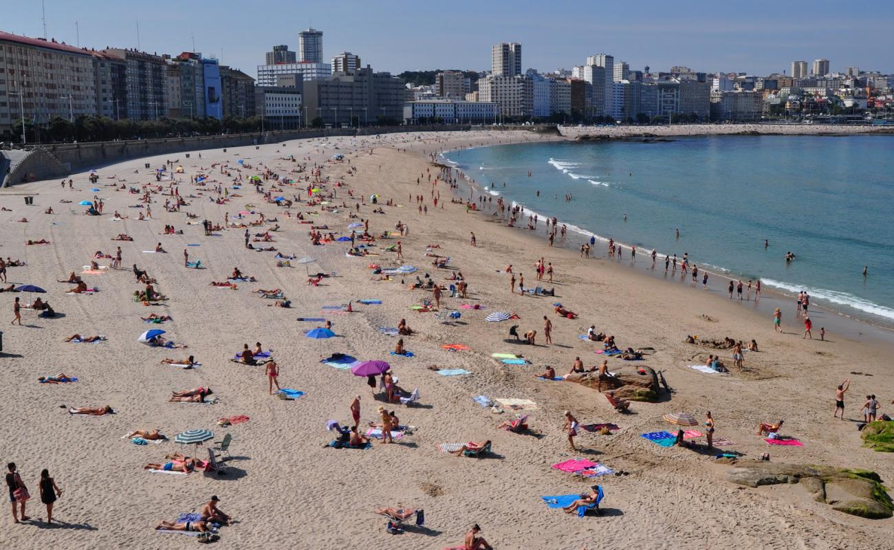 Photo de Playa del Orzan avec sable fin blanc de surface