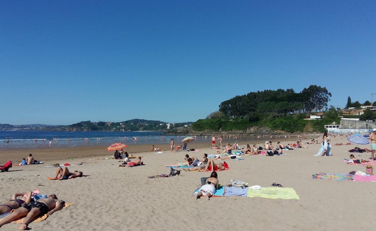 Photo de Playa de Bastiagueiro avec sable beige de surface