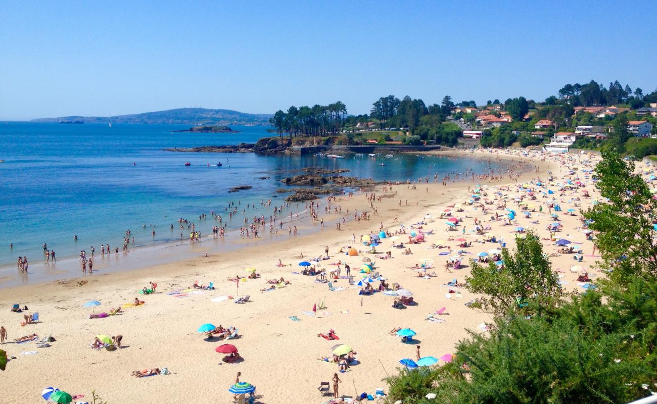 Photo de Praia de Perbes avec sable blanc de surface