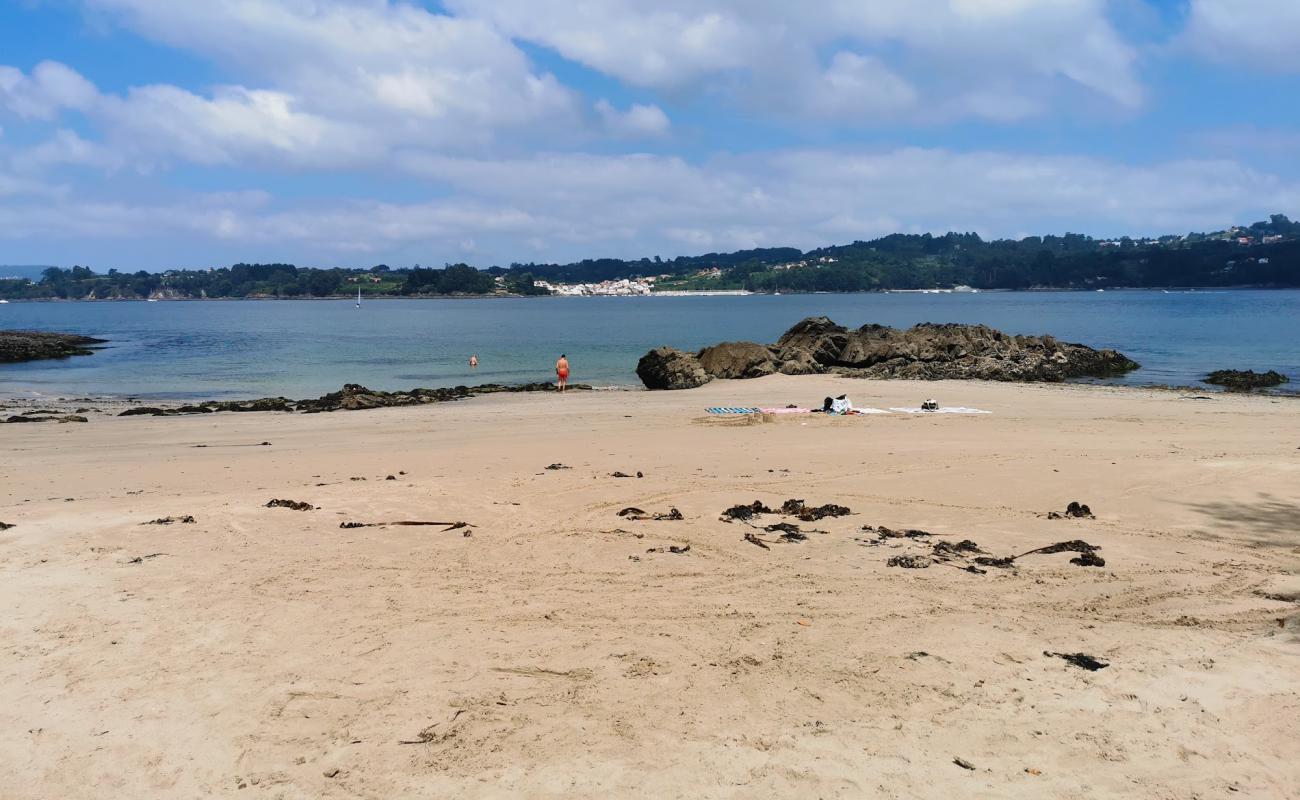 Photo de Praia de Centrona avec sable beige fin de surface