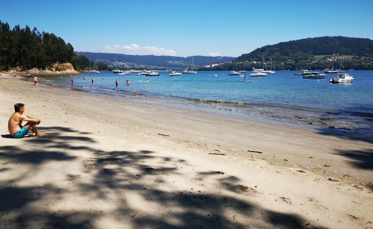 Photo de Playa de Limodre avec sable blanc de surface