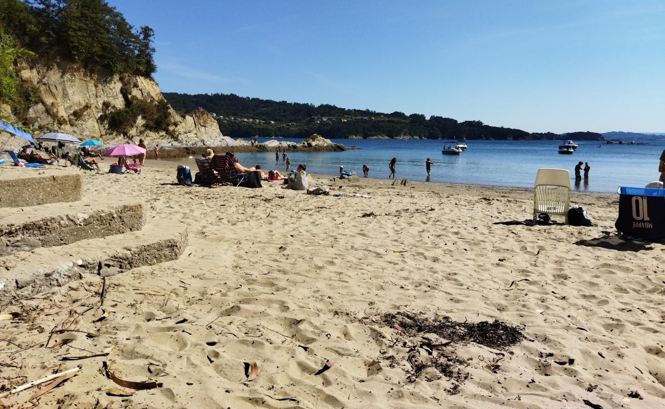 Photo de Praia de Sabadelle avec sable blanc de surface