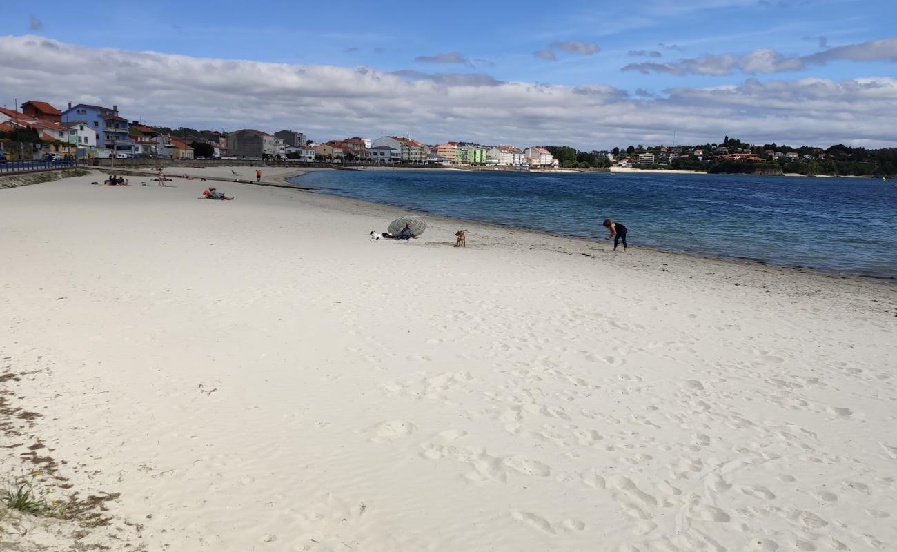 Photo de Praia de Ares avec sable fin blanc de surface