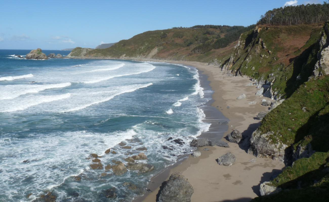 Photo de Praia do Sarridal avec sable beige fin de surface