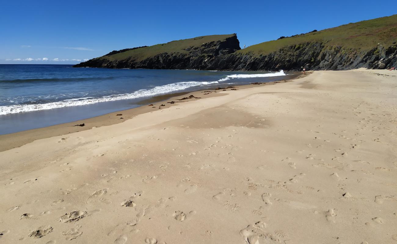 Photo de Playa de Esteiro avec sable beige fin de surface