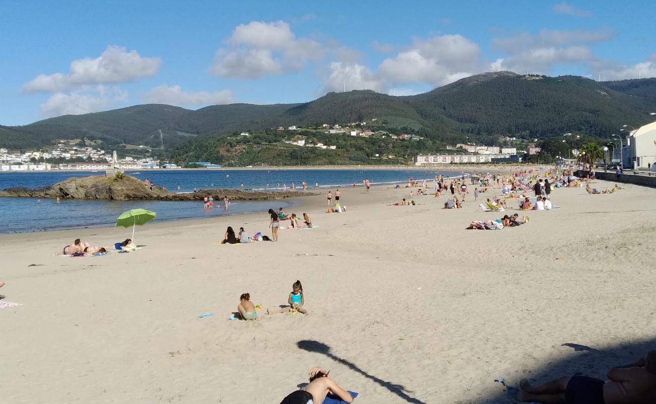 Photo de Playa de Covas avec sable fin blanc de surface