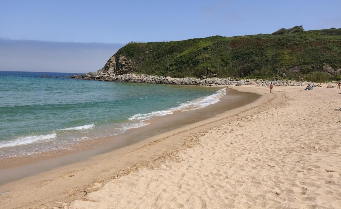 Photo de Playa de Esteiro avec sable fin et lumineux de surface