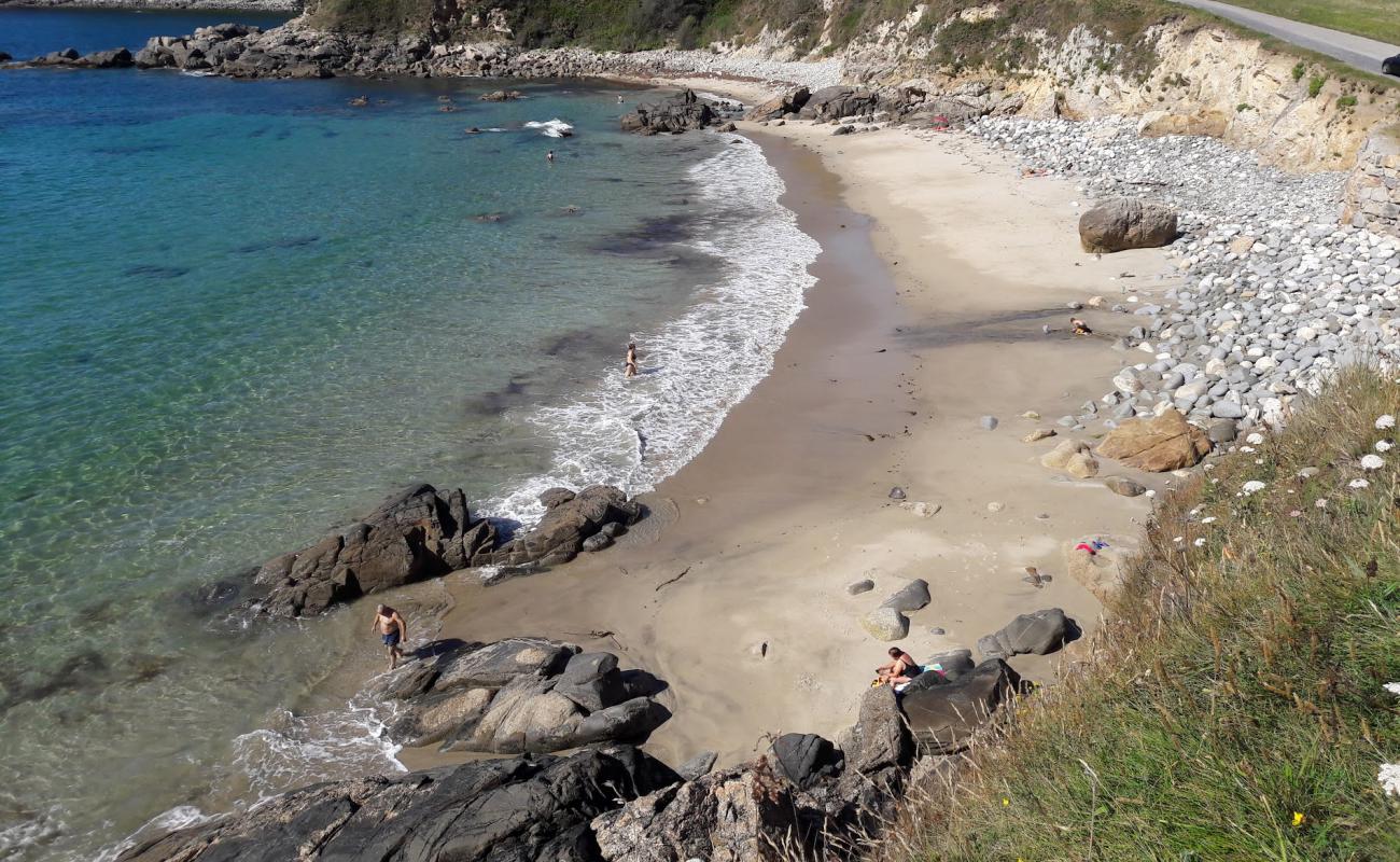 Photo de Praia de Muinelo avec sable lumineux de surface