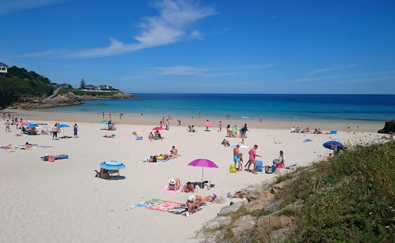 Photo de Playa de Areoura avec sable blanc de surface