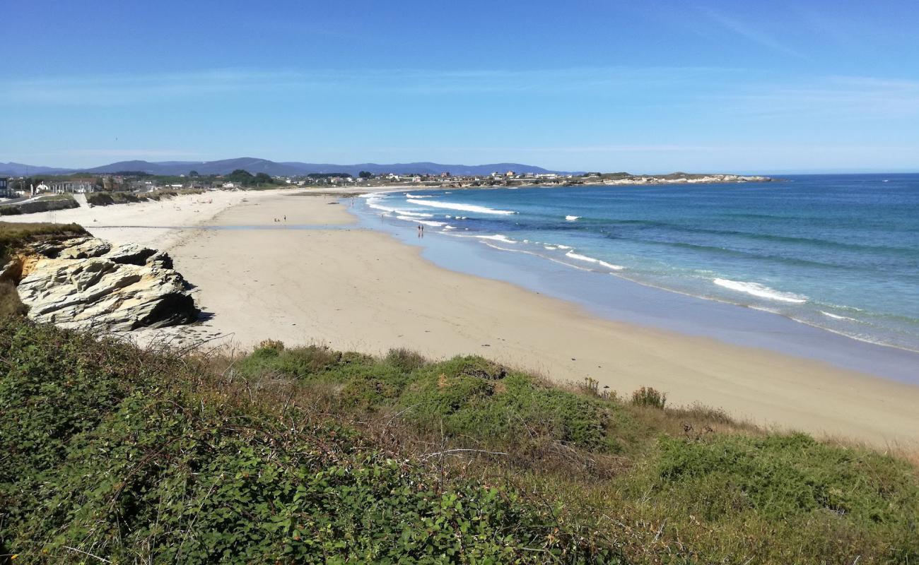 Photo de Praia de Arealonga avec sable fin et lumineux de surface