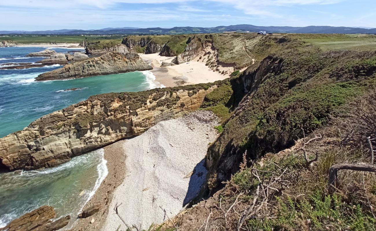 Photo de Playa del Sarello avec sable blanc de surface