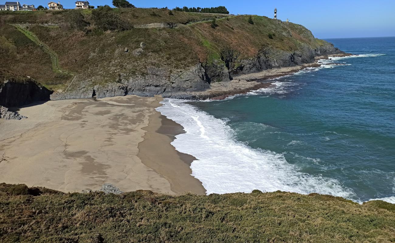 Photo de Playa de Arnielles avec sable beige de surface