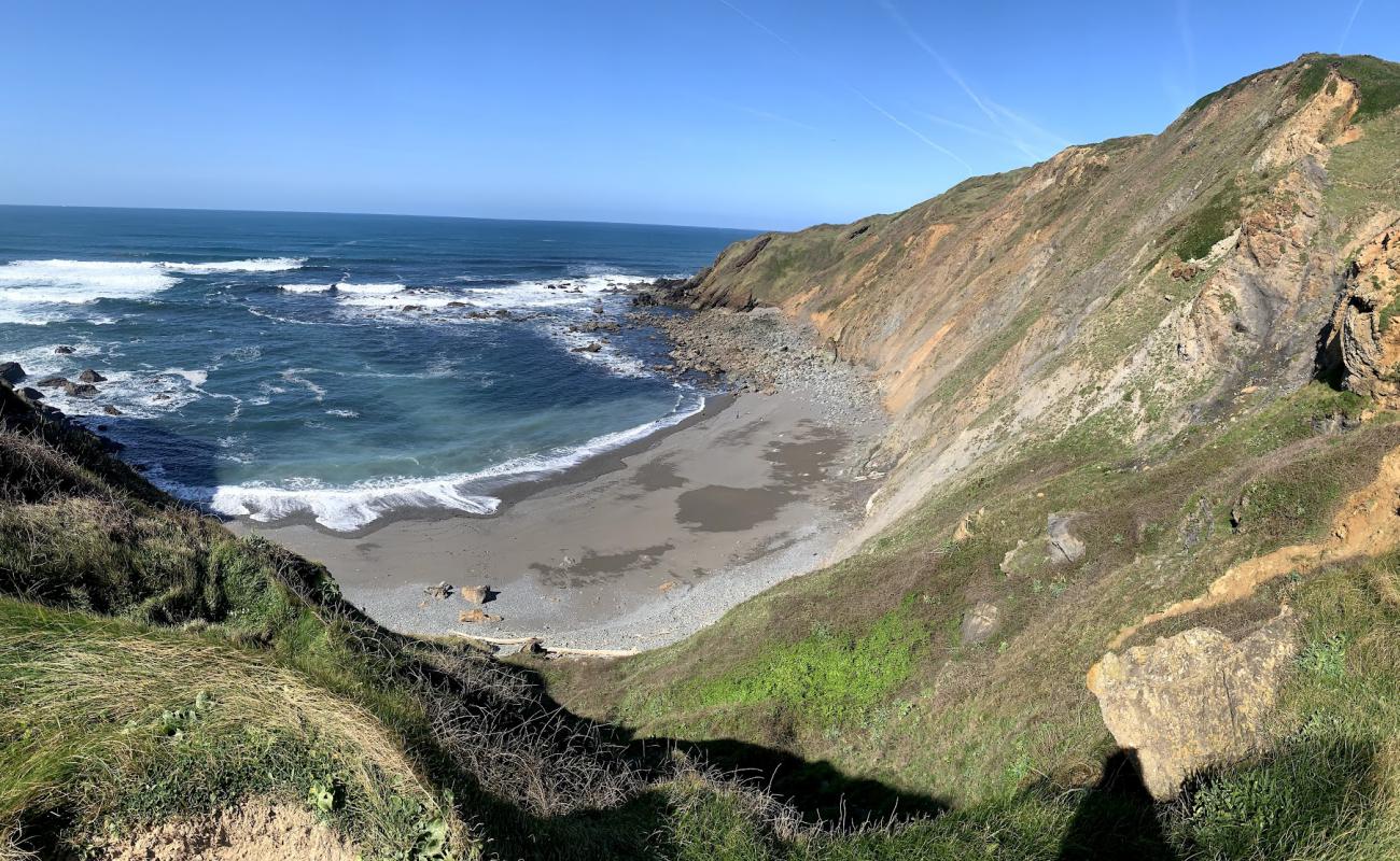 Photo de Playa de la Cabana avec sable gris & galets de surface