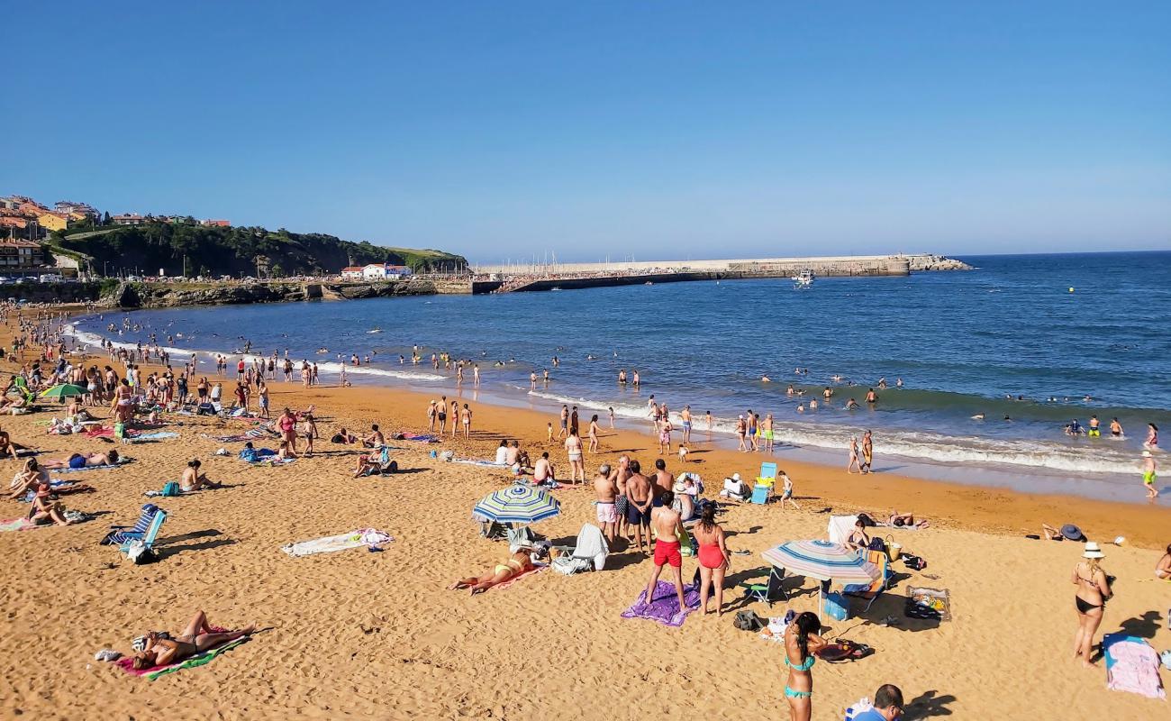 Photo de Plage de Luanco avec sable lumineux de surface