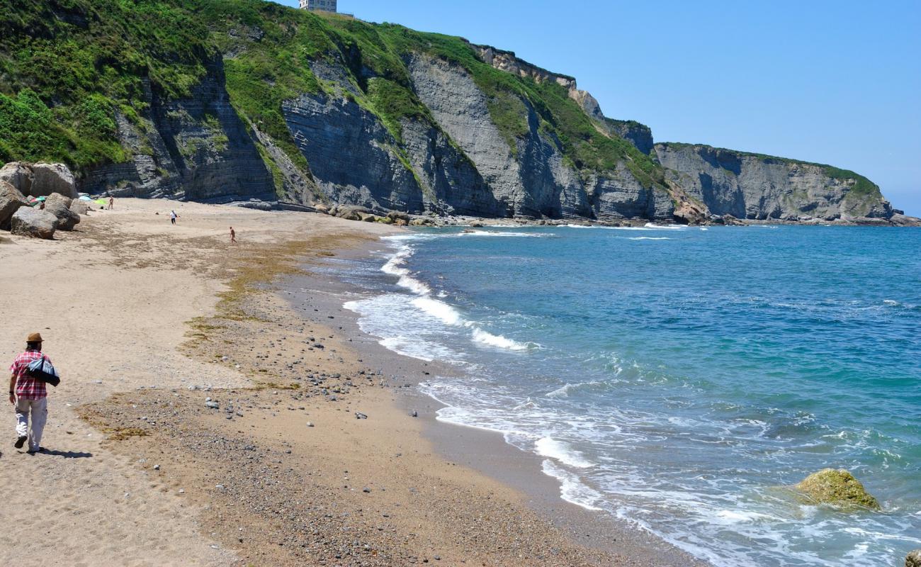 Photo de Playa de Serin avec sable gris avec caillou de surface