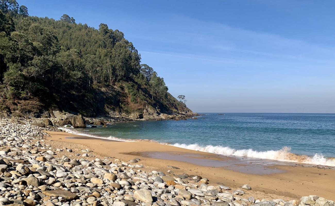 Photo de Playa de Meron avec sable beige de surface