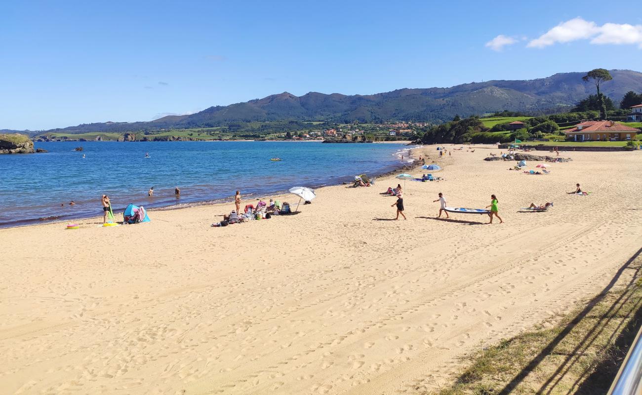 Photo de Playa de la Isla avec sable lumineux de surface