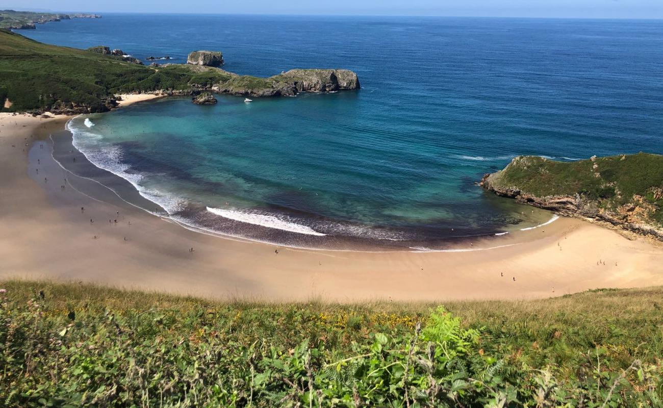 Photo de Plage de Torimbia avec sable blanc de surface