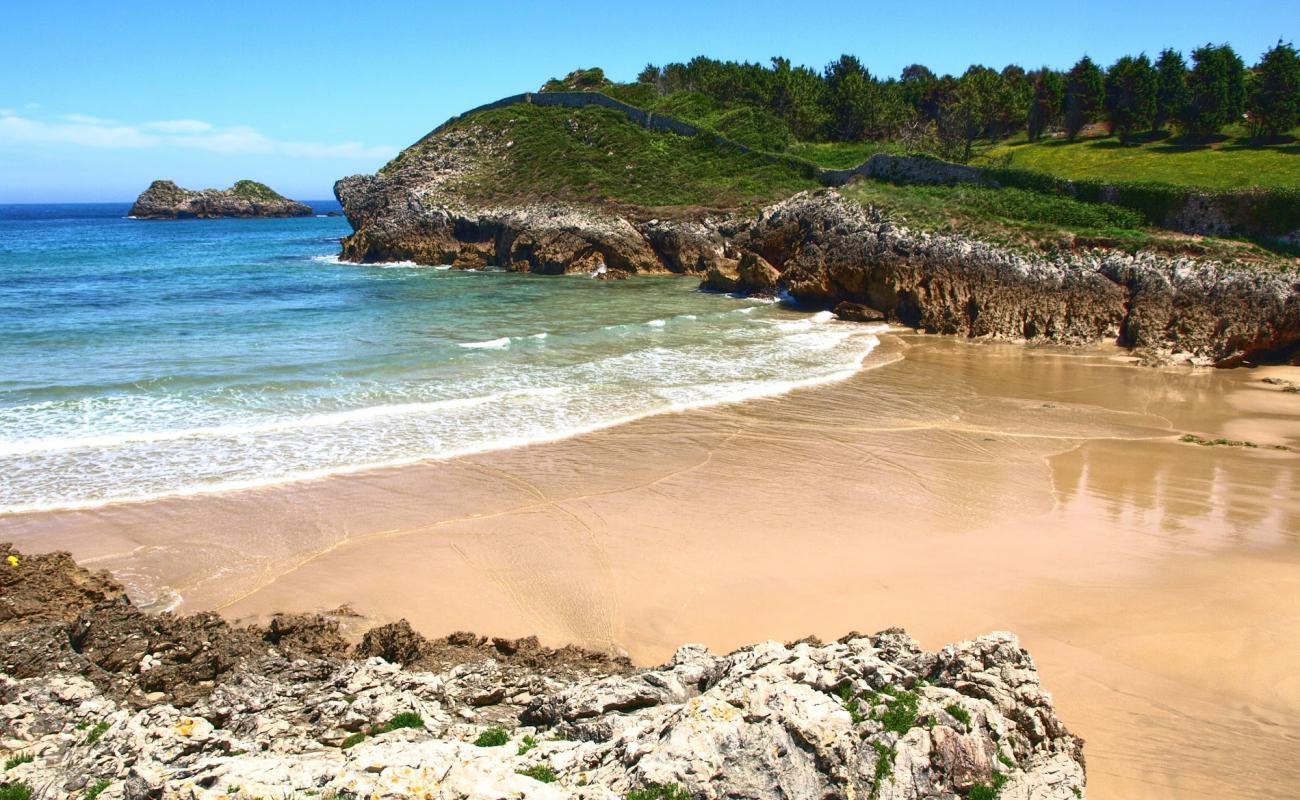 Photo de Playa de Palombina avec sable lumineux de surface