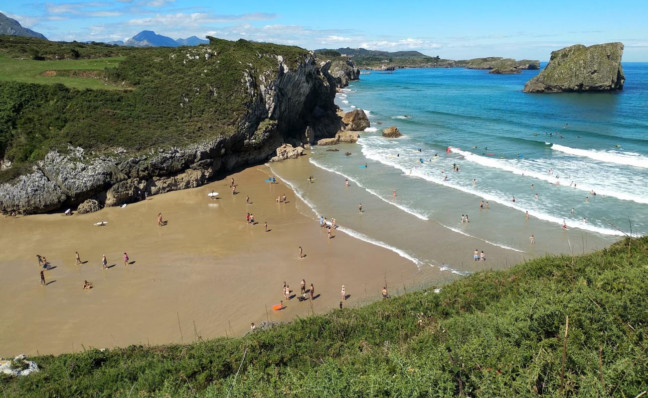 Photo de Playa el Portillu avec sable lumineux de surface