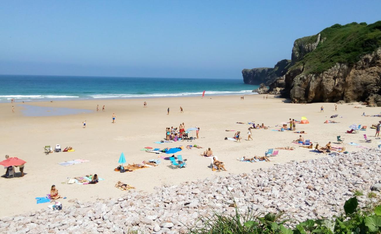 Photo de Playa de Andrin avec sable lumineux de surface