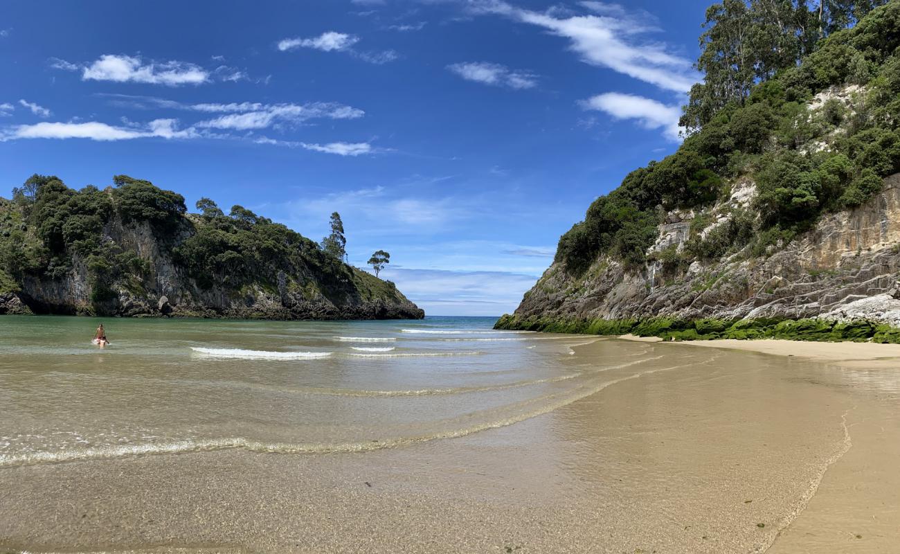 Photo de Plage de Pechon avec sable clair avec caillou de surface