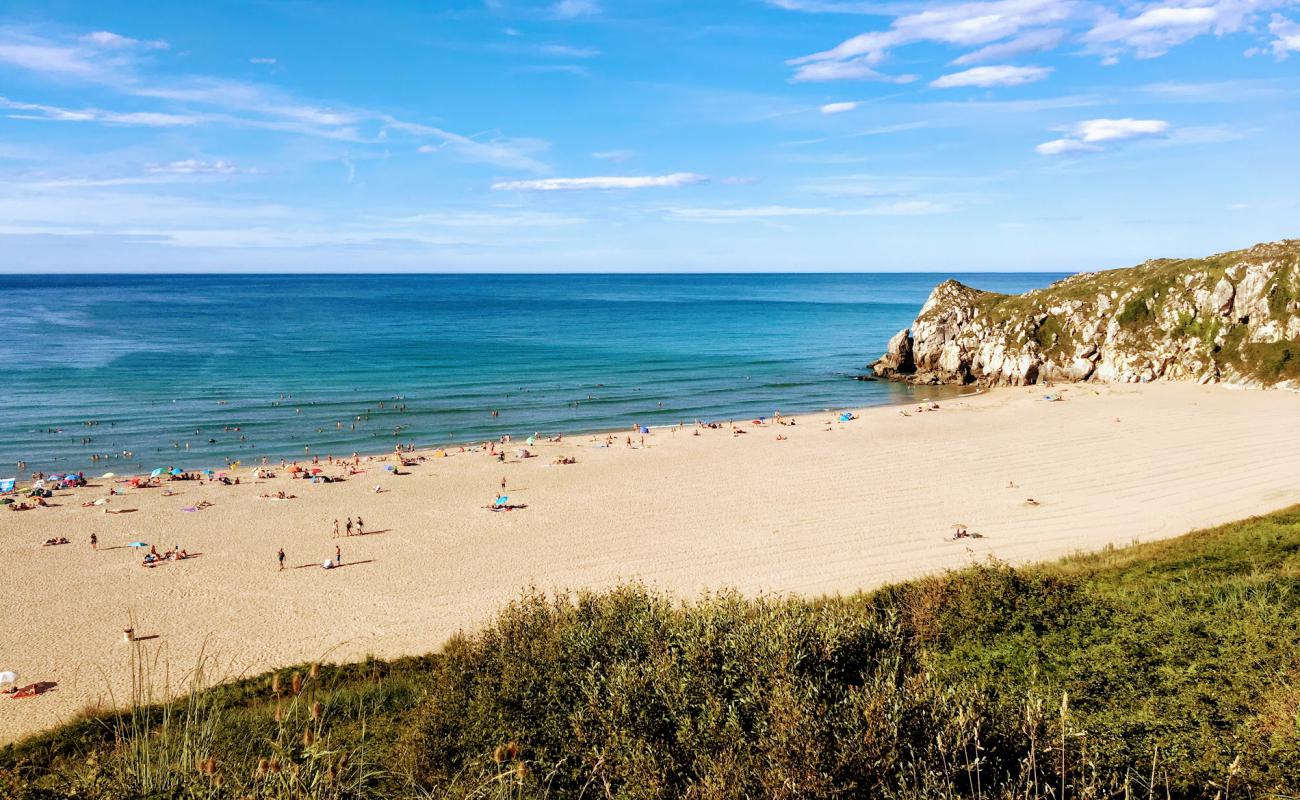 Photo de Playa de Usgo avec caillou fin clair de surface