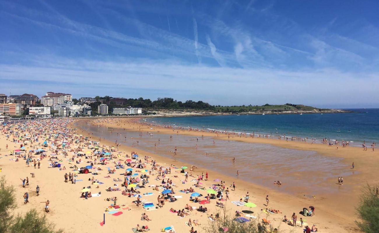 Photo de Plage de Sardinero avec sable beige fin de surface