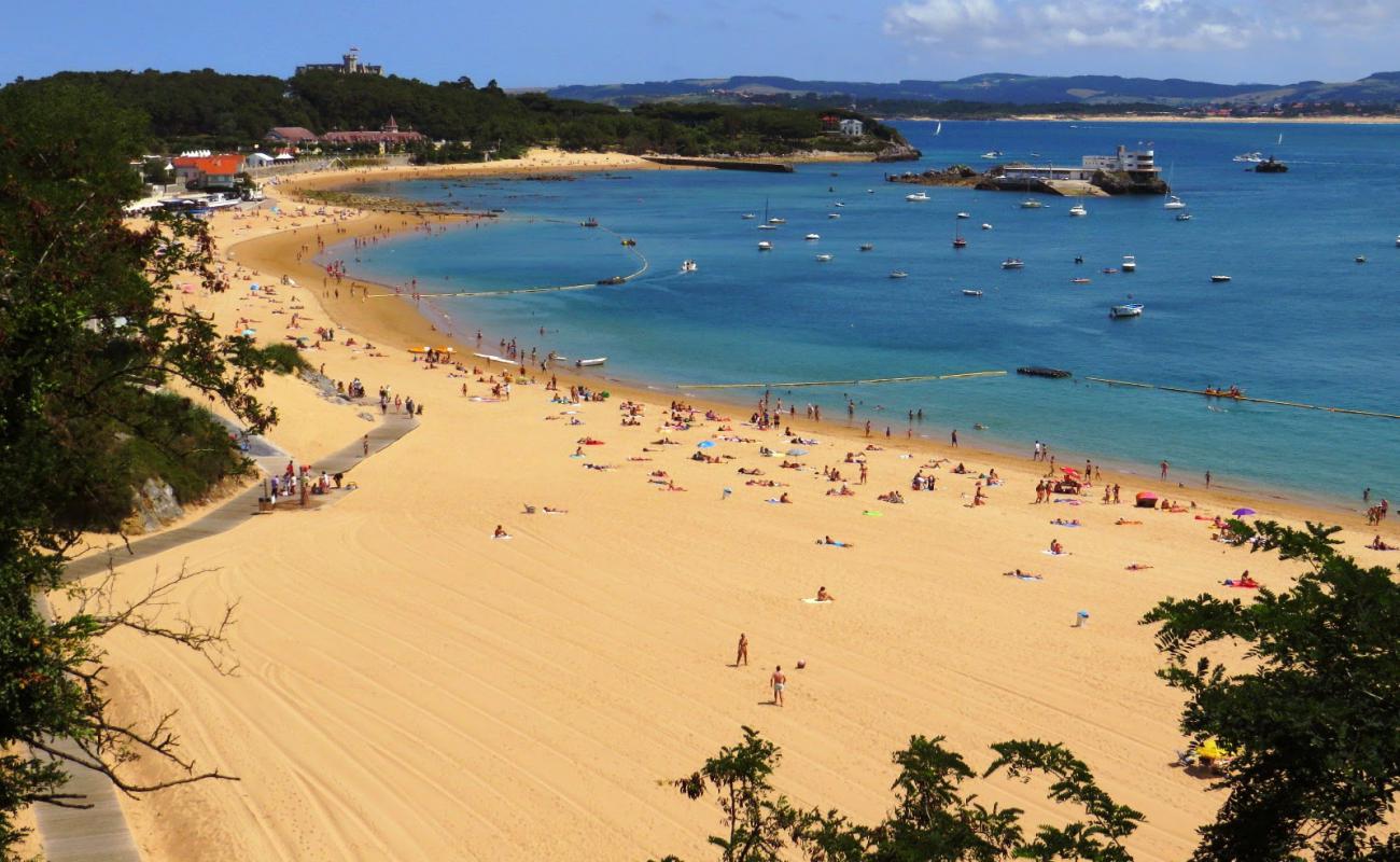 Photo de Playa de Los Peligros avec sable beige fin de surface