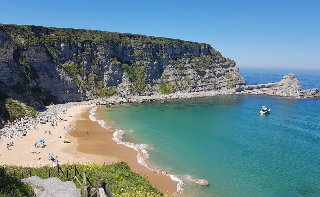 Photo de Playa de Langre avec sable lumineux de surface