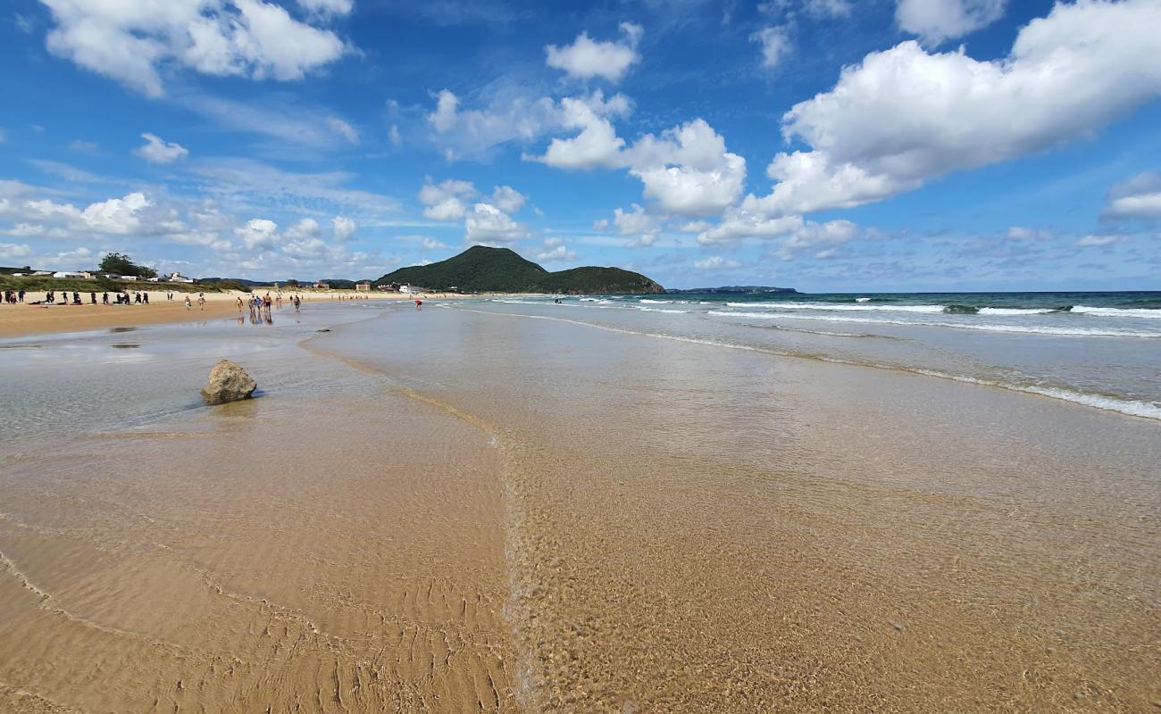 Photo de Plage Berria avec sable beige fin de surface