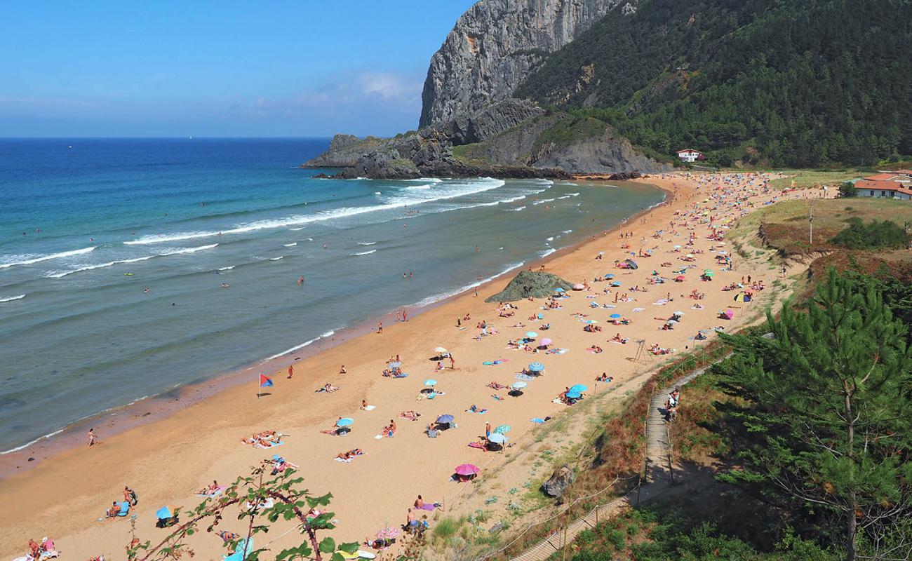 Photo de Laga Plage avec sable lumineux de surface